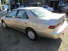 1997 TOYOTA CAMRY LE GOLD 2.2L AT Z15997